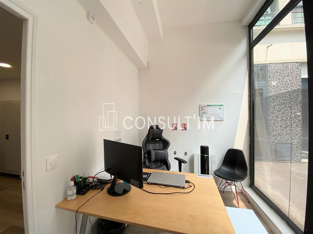 A deux pas de la Gare de Lyon, un local commercial en RDC à vendre sur cour
