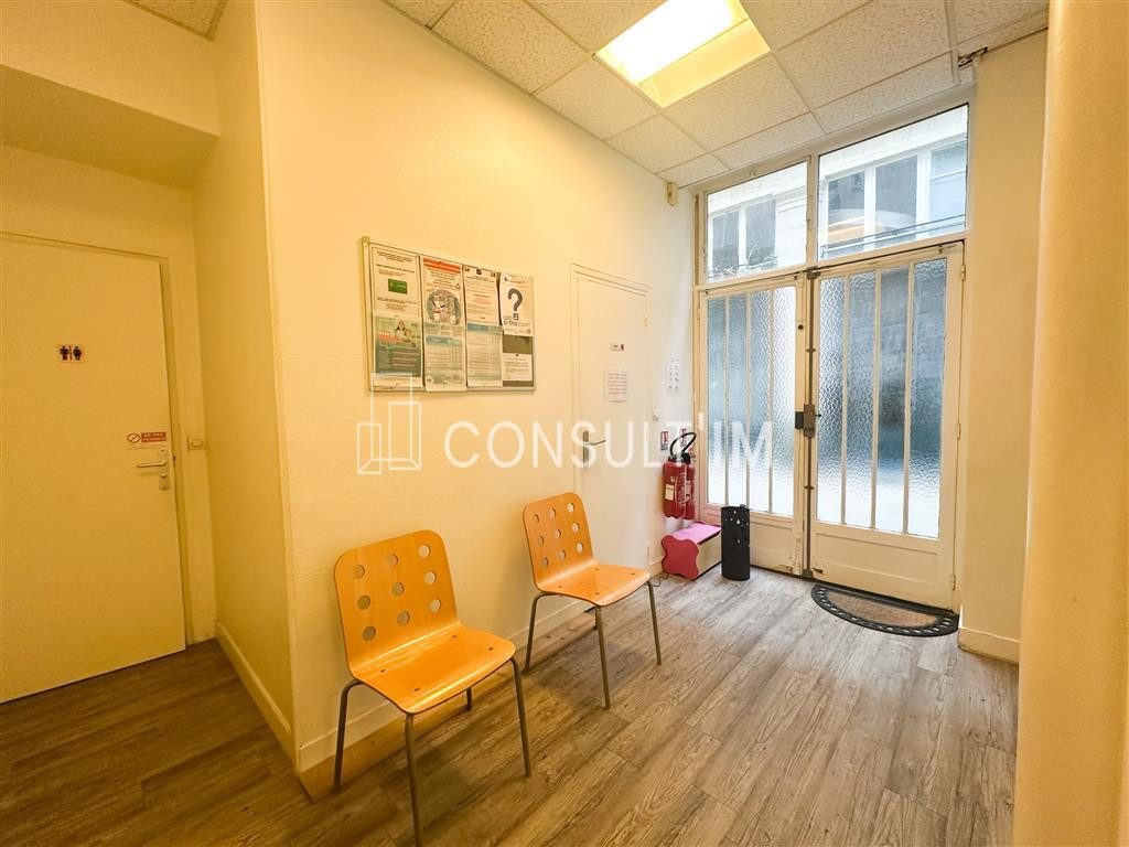Bureaux de 41m² en rez-de-chaussée à louer sur une très jolie cour pavée