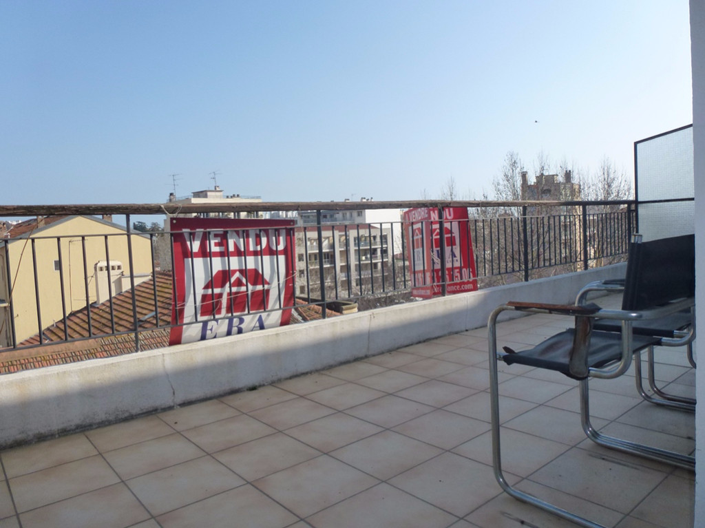 A LOUER - BUREAU SITUE A CAGNES-SUR-MER, AU COEUR DU CENTRE-VILLE