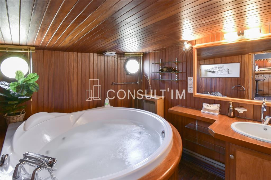 Prestation de services sur une Péniche avec terrasse aménagée !