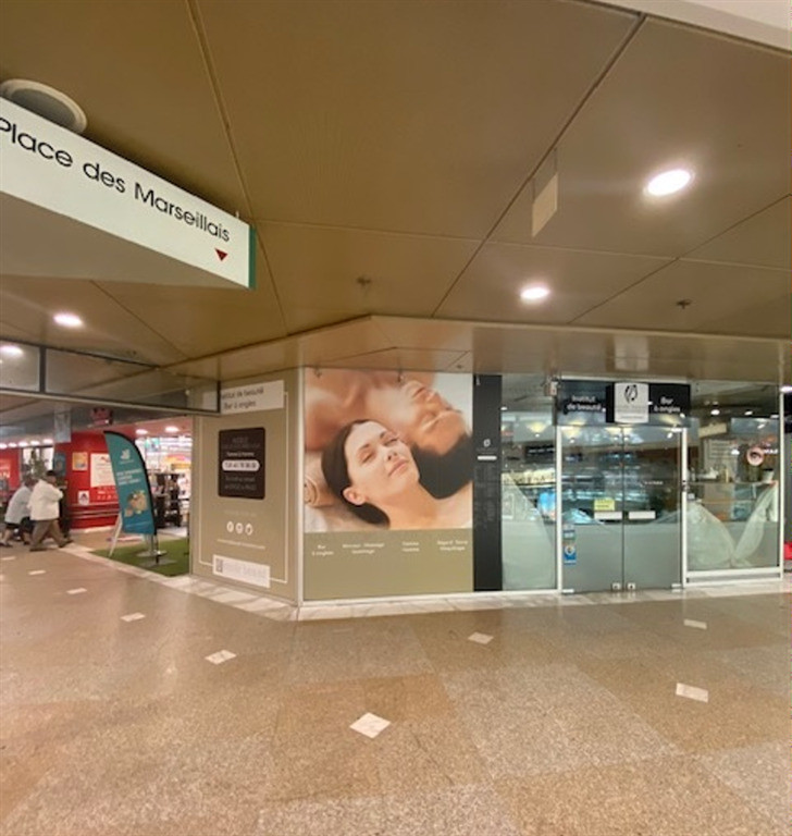 A louer, 67m² de locaux commerciaux, centre commercial la coupole