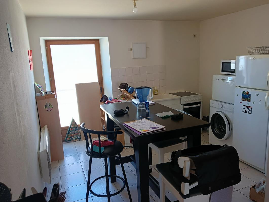 Pour Investisseur IMMEUBLE 100% LOUE ET RENTABLE ! (2 APP. + PHARMACIE)