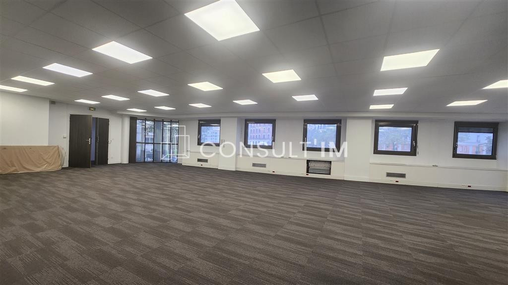 A louer bureaux en bon état à la frontière entre Courbevoie et La Garenne Colombes