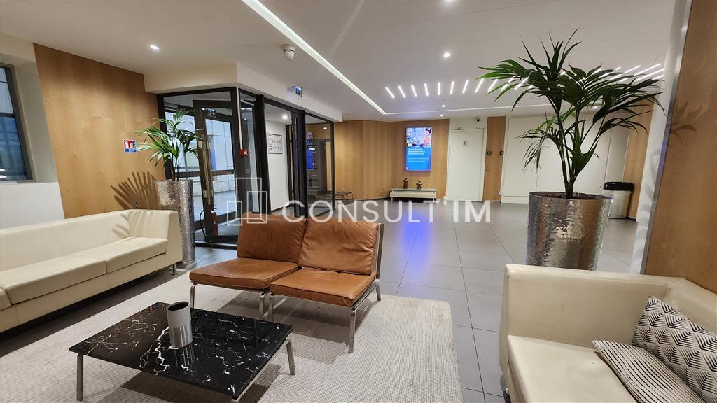 Au pied du métro Marcel Sembat surface de bureau de 547m²