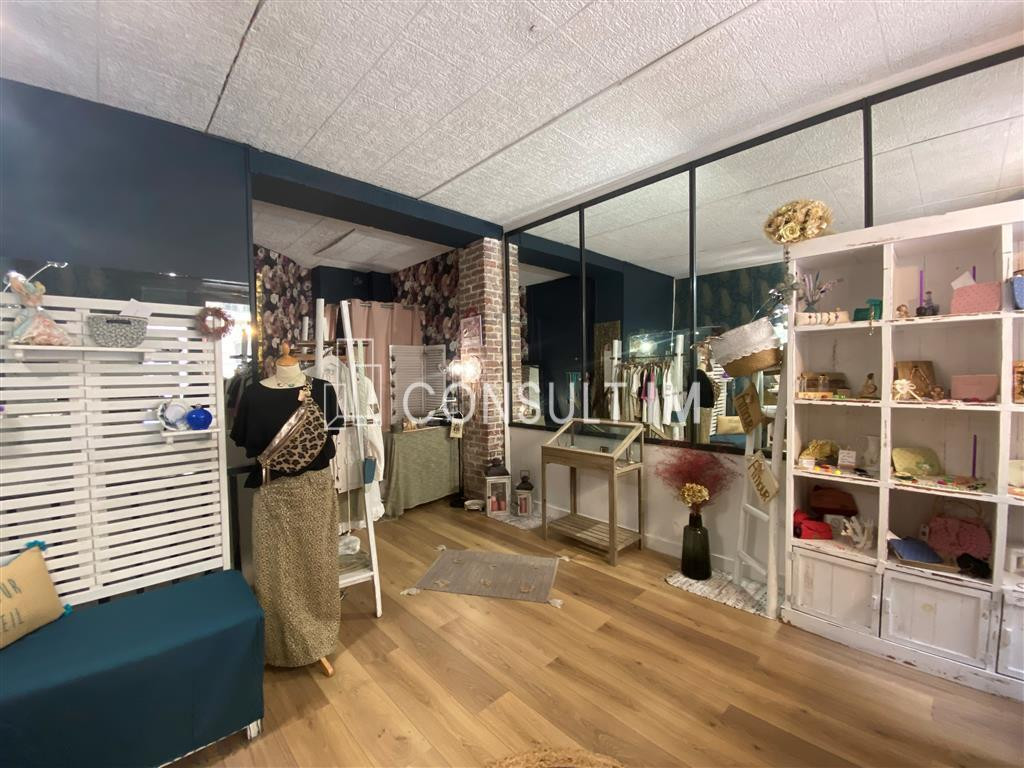 A toute proximité de la Place Denfert- Rochereau, boutique de 33m²