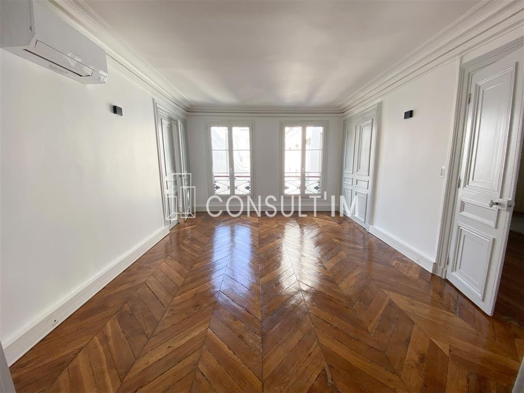 A deux pas de la Place de la Madeleine, bureaux rénovés avec terrasse de 20m²