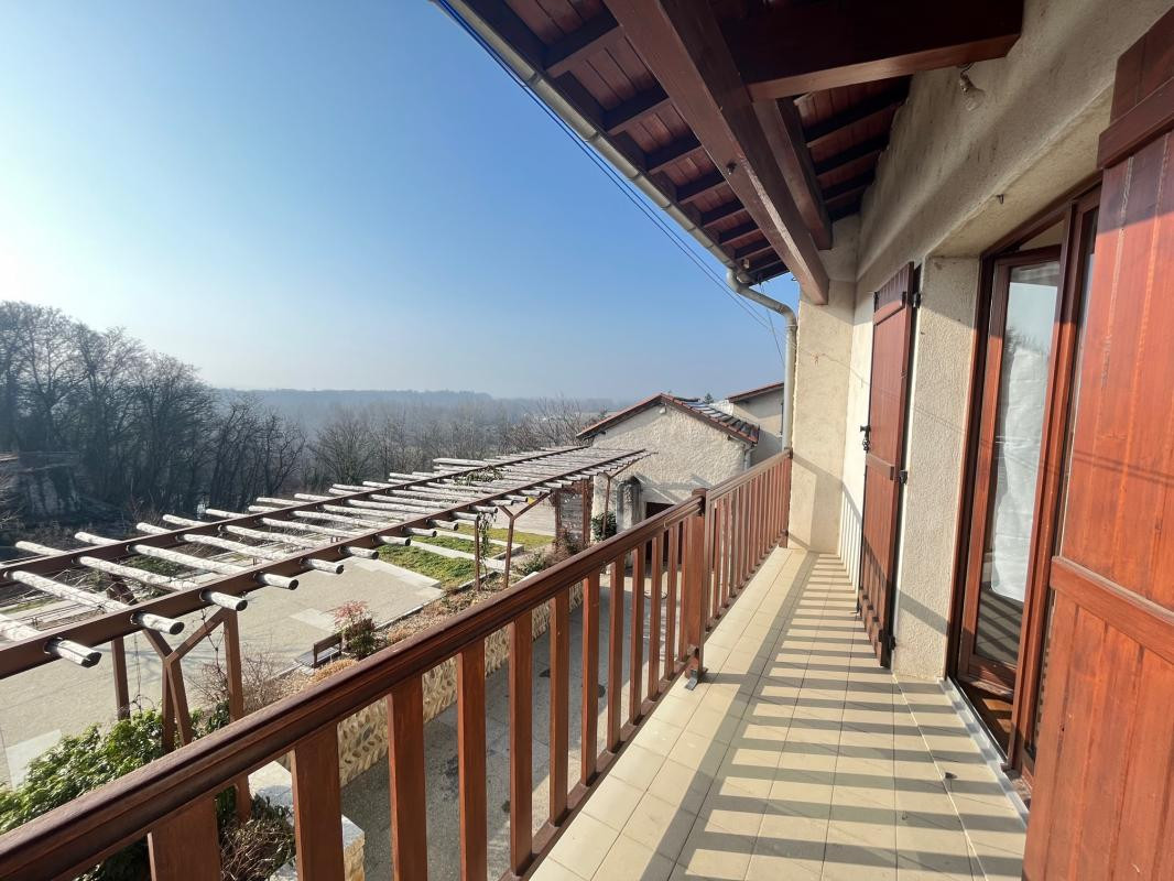 Immeuble de rapport 124m2 avec 2 appartements, GARAGE et CAVE