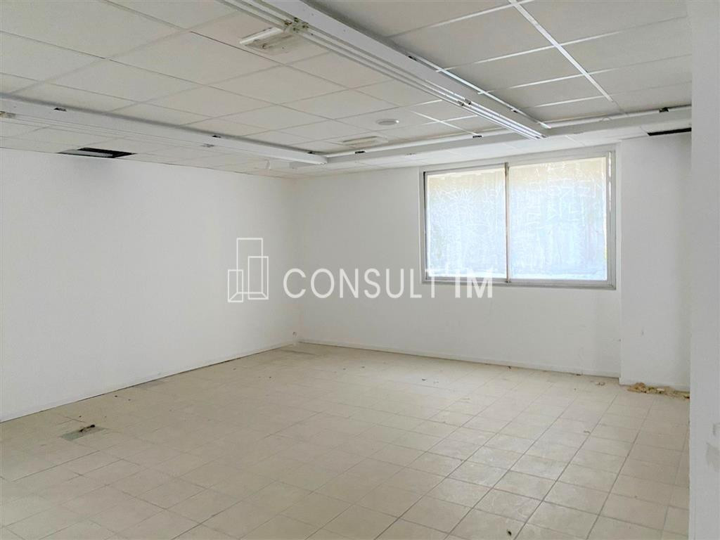A louer - Boutique de 223m² sur 2 niveaux avec terrasse extérieur