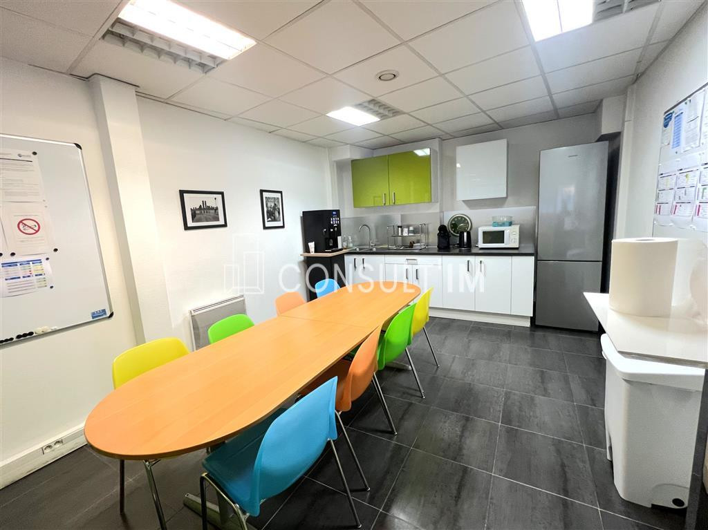 Bureaux en très bon état à louer aux pieds du métro Saint-Mandé