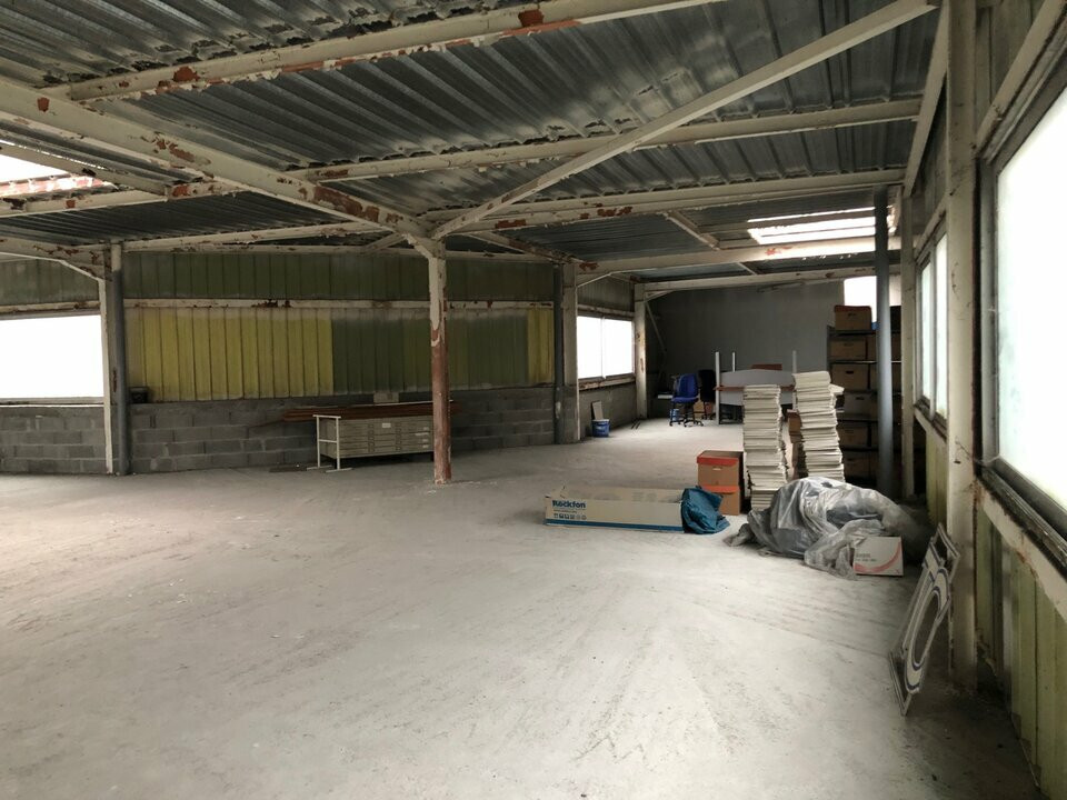 LOCAL D'ACTIVITE A VENDRE