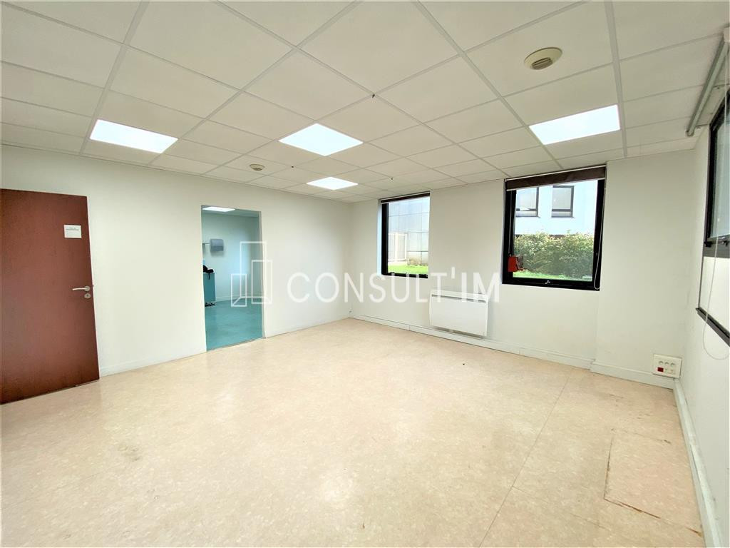 Au Rez-de-chaussée d'un immeuble moderne, une surface de bureaux à louer de 124m²