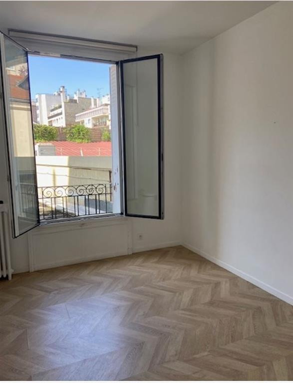 A toute proximité de la Porte de ST Cloud, locaux mixtes de 65 m² à louer