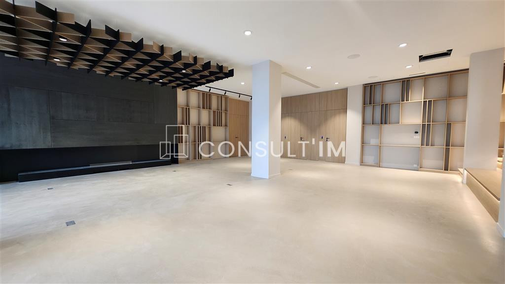 Grande surface de bureaux dans un immeuble restructuré