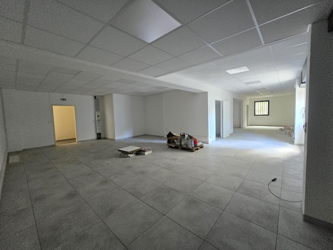 TAMPON - LOCAL / BUREAU DE 121M²