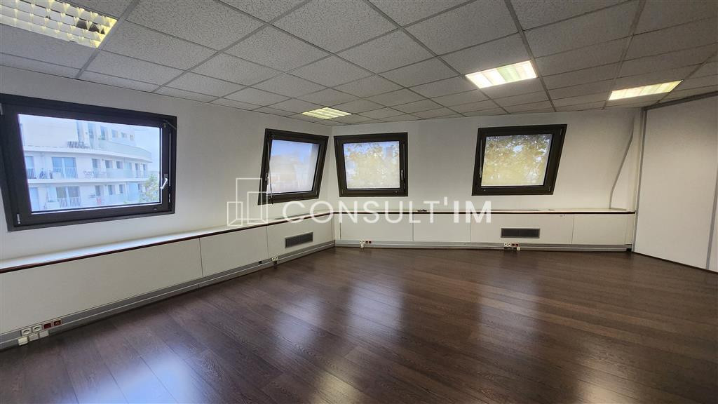 A louer bureaux en bon état à la frontière entre Courbevoie et La Garenne Colombes