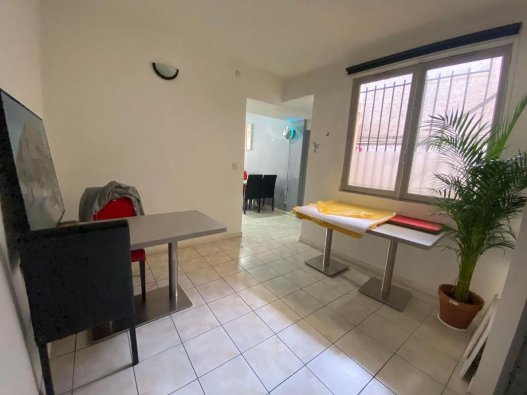 Immeuble - Local commercial + 4 appartements
