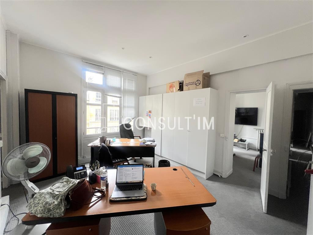 Bureau entre Madeleine et Saint Lazare