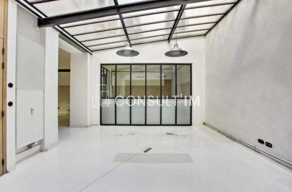 Bureaux sur cour proche Porte Maillot