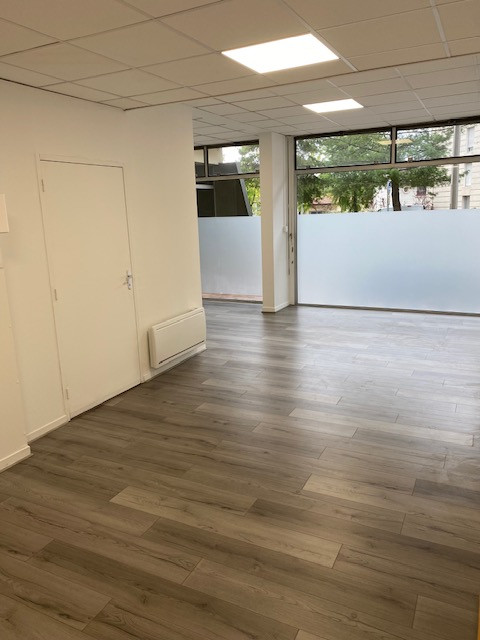 A LOUER  LOCAL COMMERCIAL OU BUREAUX CENTRE VILLE LIMOGES ID
