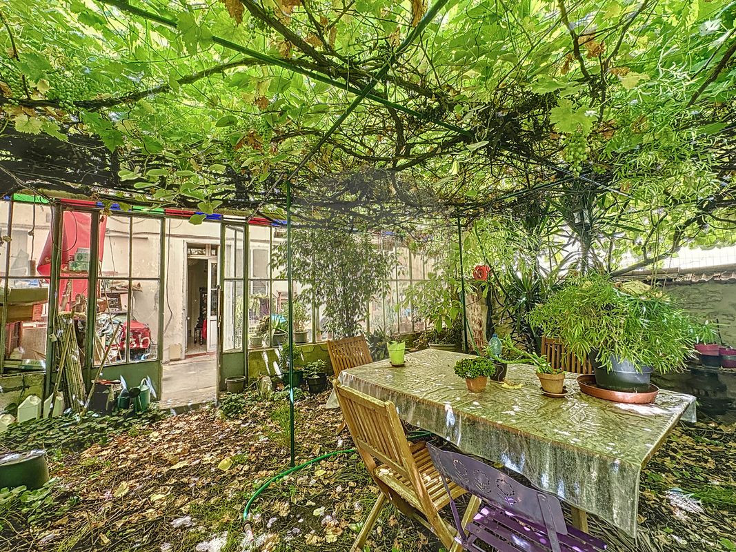 Immeuble 12 chambre(s) à vendre