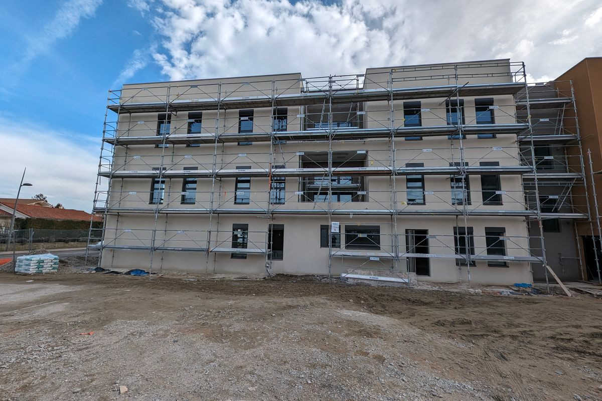 Local commercial spécialisé dans une activité de santé 77 m² à vendre – « Pôle santé » à Mornant