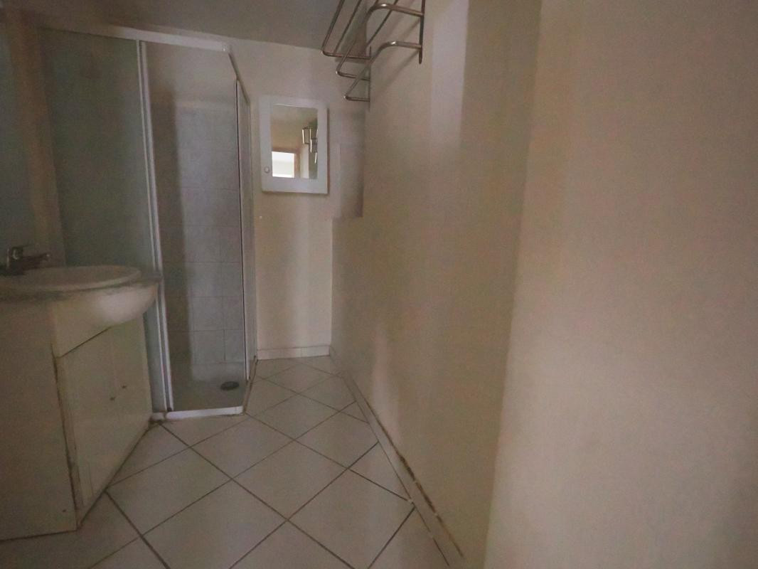 A VENDRE A DIGNE LES BAINS LOT DE 15 APPARTMENTS DONT 8 A RENOVER , PLEIN CENTRE VILLE