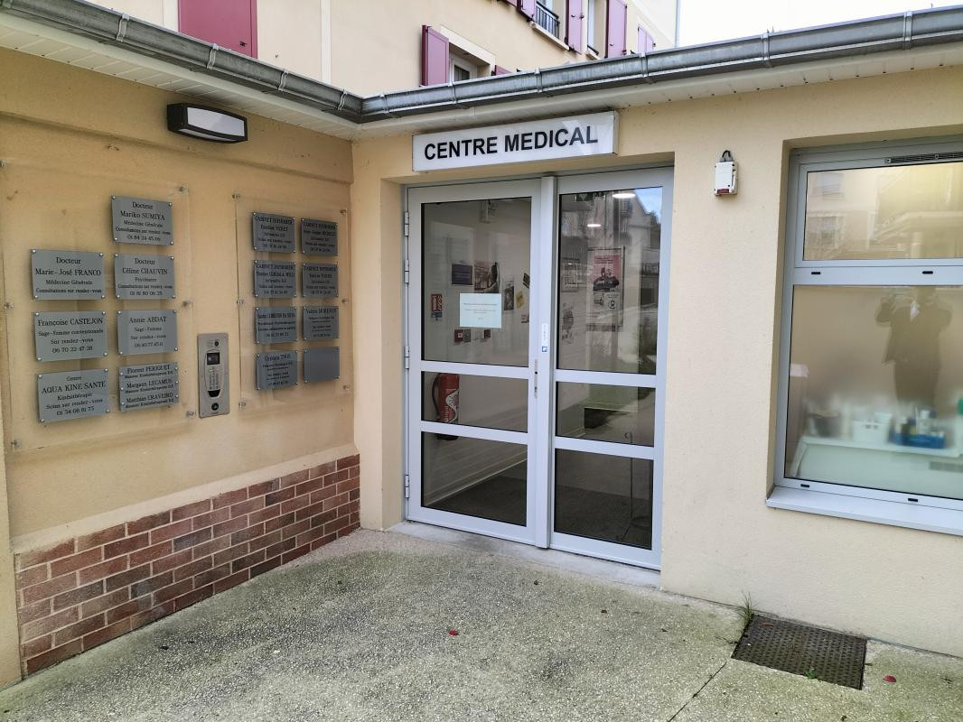 Local commercial T 20m² - Mériel - 9149.98.7.7