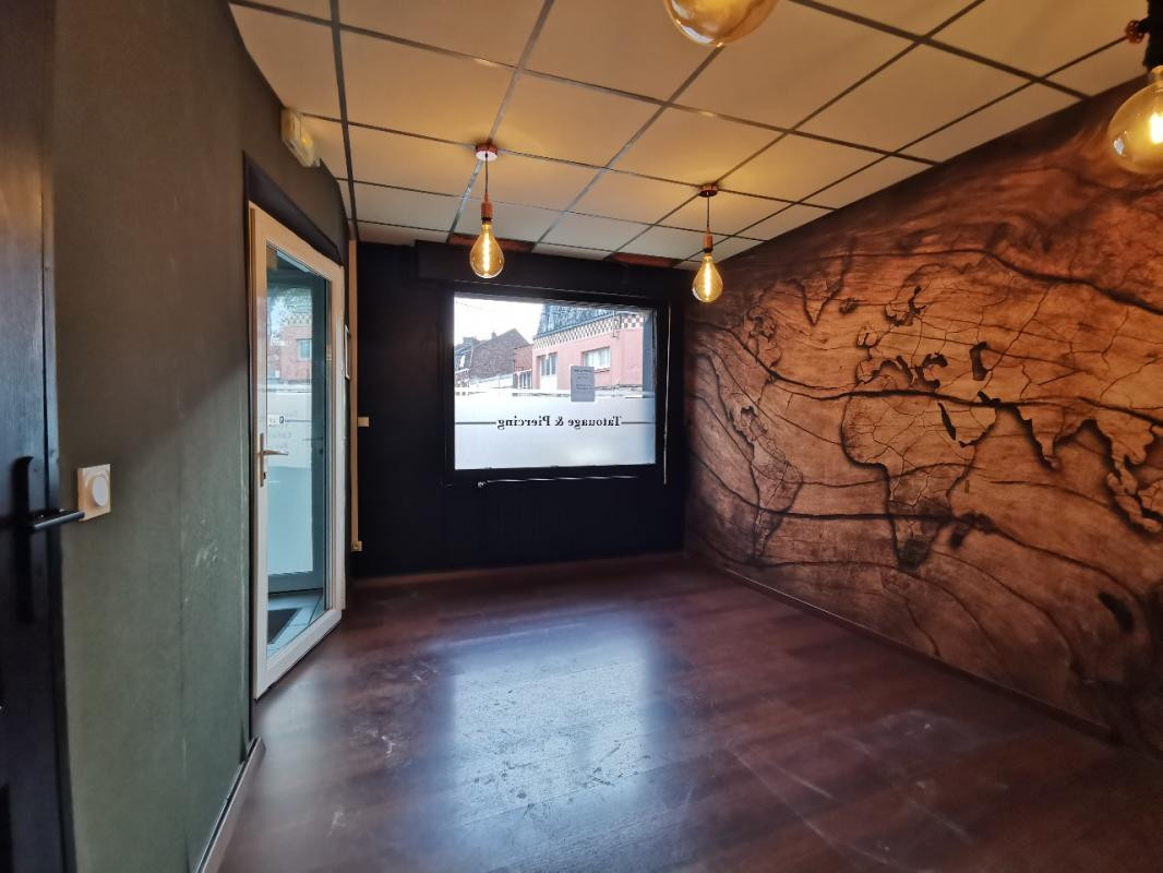 IMMEUBLE COMPOSE D'UN LOCAL COMMERCIAL ET D'UN APPARTEMENT
