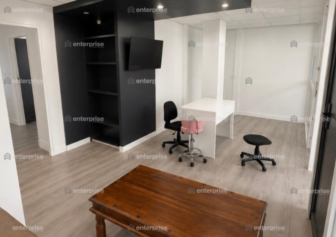 À LOUER – LOCAL COMMERCIAL OU PROFESSIONNEL EN EXCELLENT ÉTAT, IDÉALEMENT SITUÉ