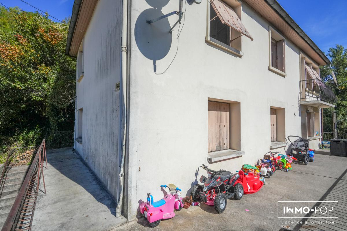 Immeuble de 260m2 à Puy-l'Evêque