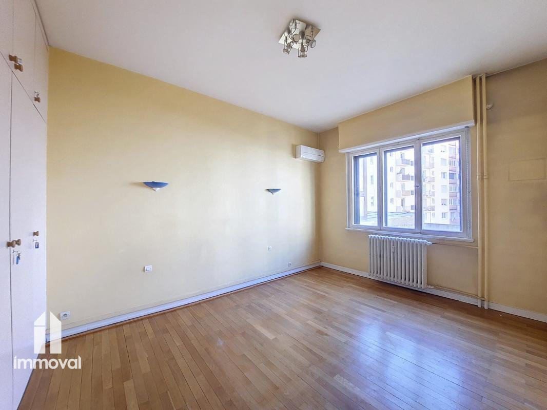 KRUTENAU/BOURSE - 3/4P 84.50 m² locaux professionnels 1er étag