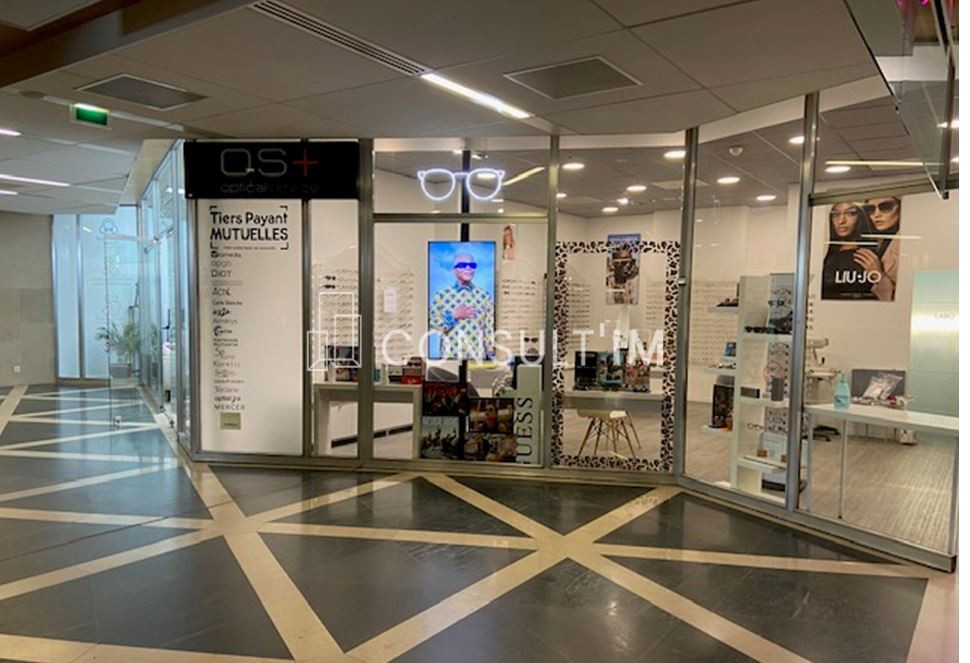Boutique A VENDRE à Saint-Cloud au pied du Pt de St Cloud : vente des murs et du fonds de commerce