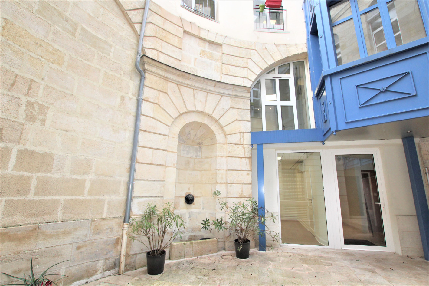 BORDEAUX JARDIN PUBLIC - LOCATION BUREAUX 134 M² AVEC COUR