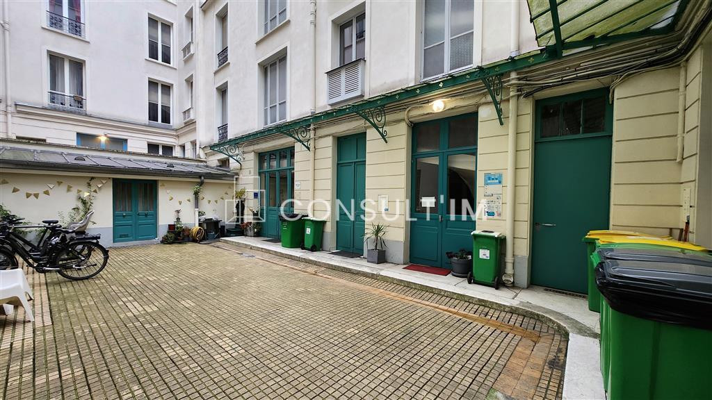 A l'angle de la rue d'Hauteville, locaux commerciaux à louer