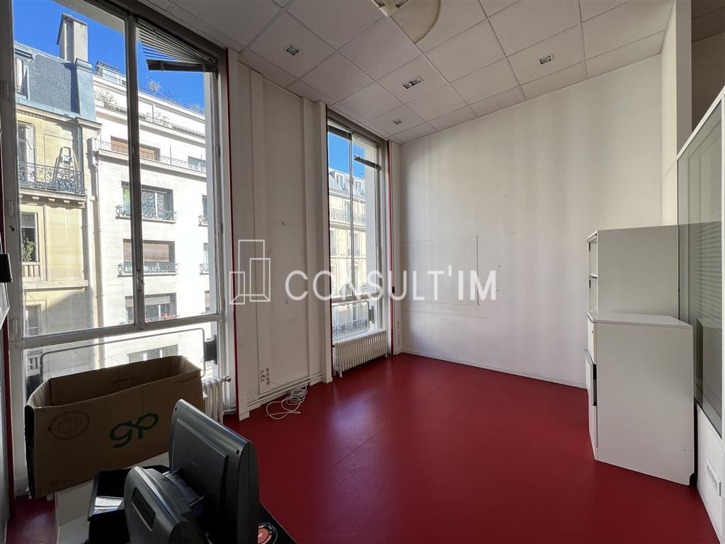71m² de bureaux à louer proche du parc Monceau