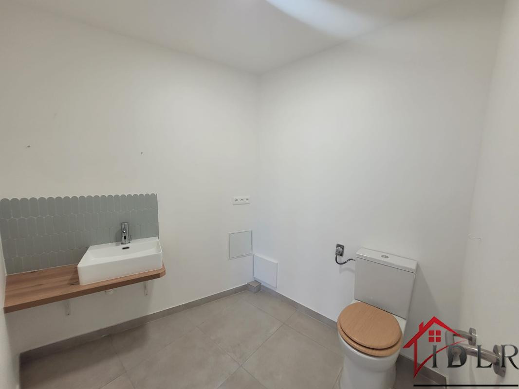 APARTEMENT + LOCAL COMMERCIAL AU CENTRE VILLE DE SERVON - 14