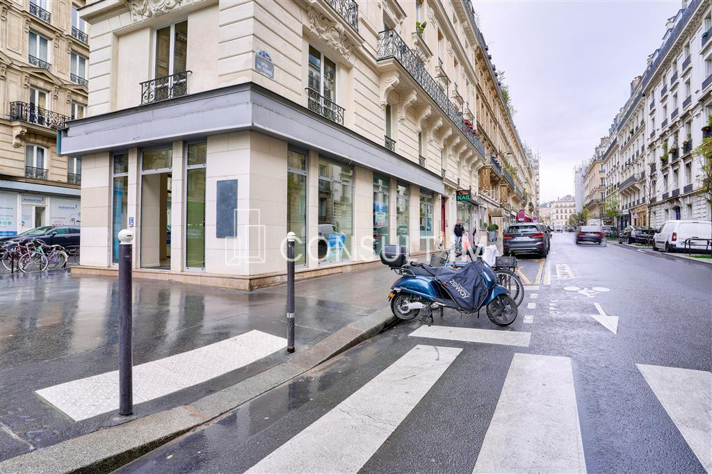 Métro Europe, à louer des bureaux climatisés de 131m² en parfait état
