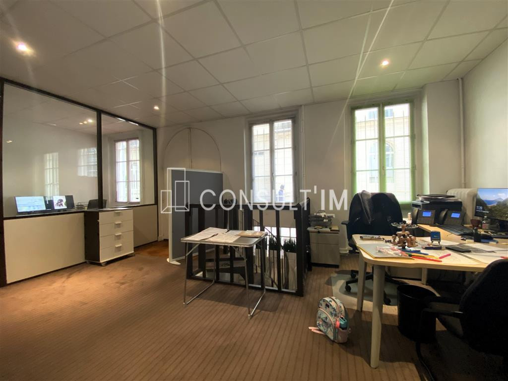 A louer bureaux en sousplex proche métro liège