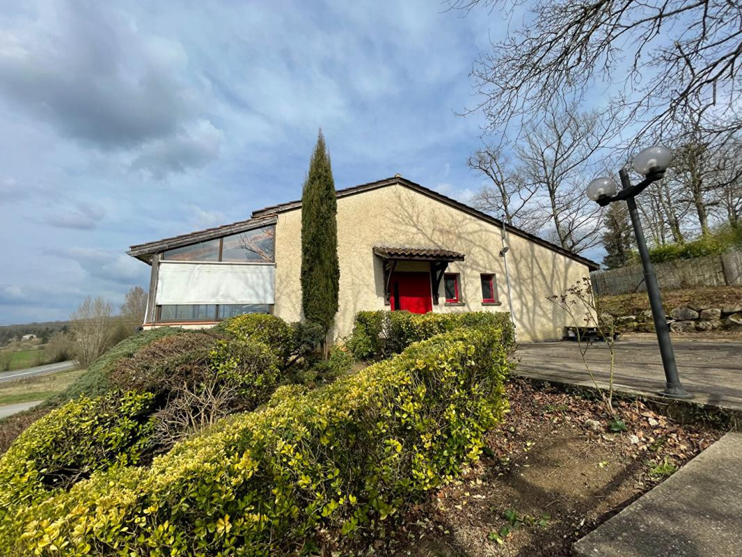 Bâtiment commercial sur 5642 m² de terrain