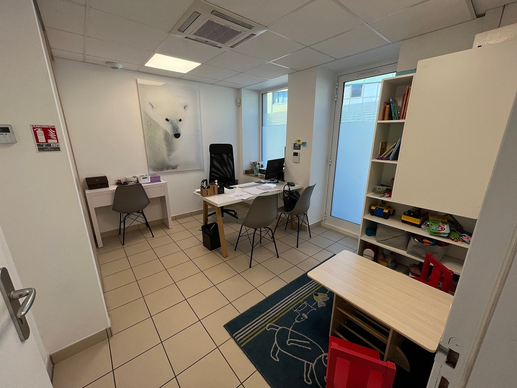Local d'activité 97m2 avec 3 bureaux idéal profession indépendante