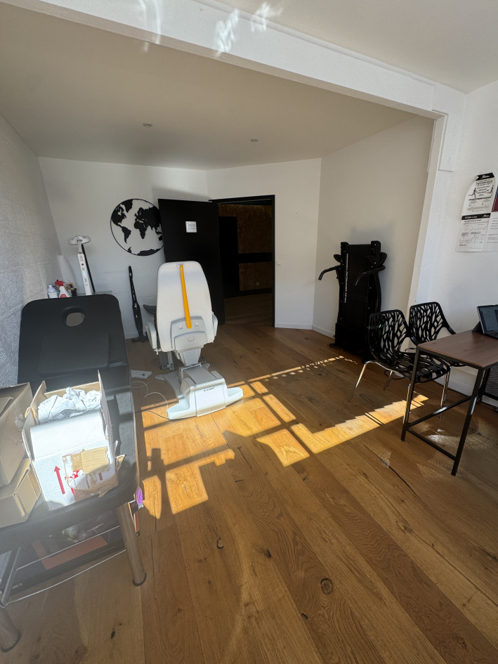 Bureau 18m2 très lumineux Espace Santé & Sport Saumur Balzac