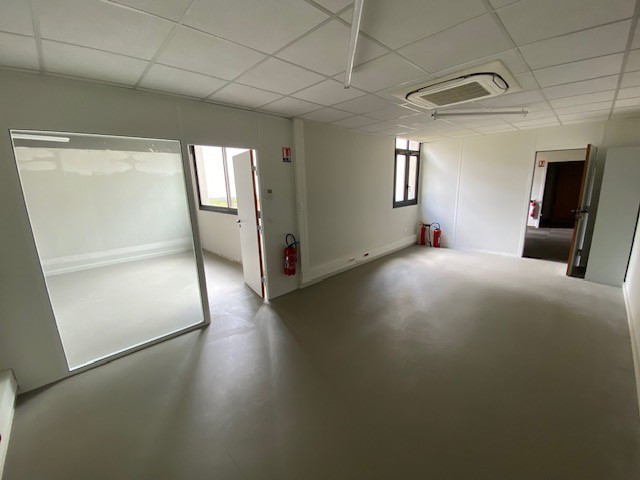 Bureaux climatisés d'une surface utile locative de 320 m² environ situé au 1er étage de l'espace d'Erlon