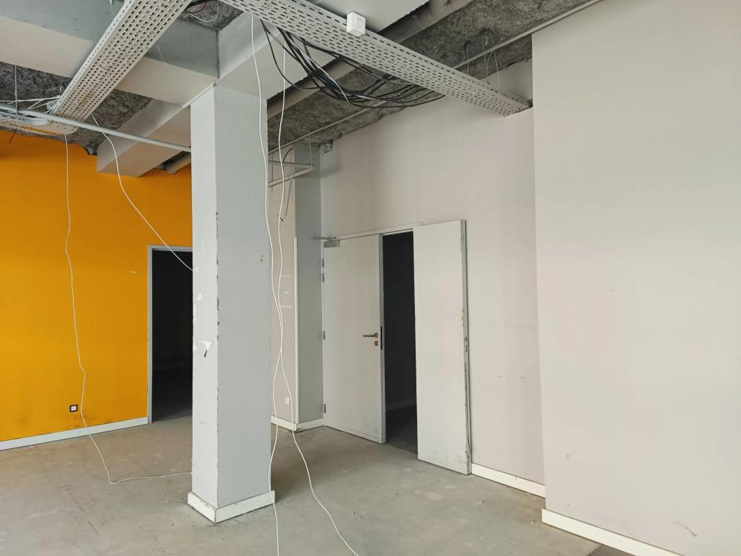 Local Commercial à Louer (ou à Vendre)  - 267 m² - Saint Priest Centre