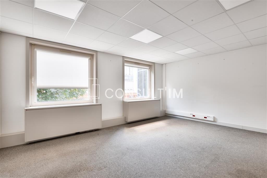 A proximité du Pont de Suresnes, à vendre des bureaux de 374m² au 1er étage