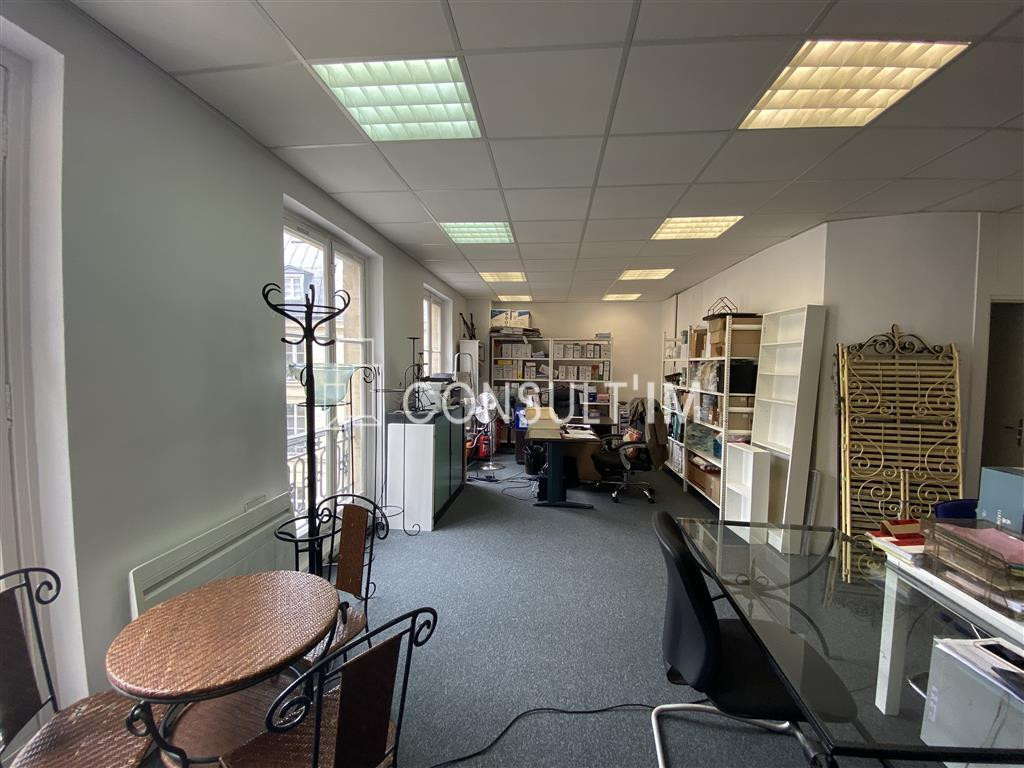 Proche du Louvre, bureaux de 45m² au 4e étage sur cour
