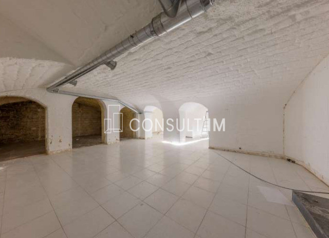 LOCATION PURE, un local commercial de 418 m² / possibilité d'extraction de 600mm