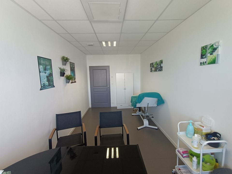 A CHARNAY-LES-MACON LOCAL/BUREAU DE 46.14 M²