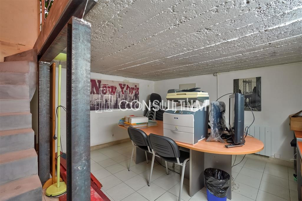 A vendre en exclusivité, à proximité de la place Felix Eboué, local commercial de 55 m²