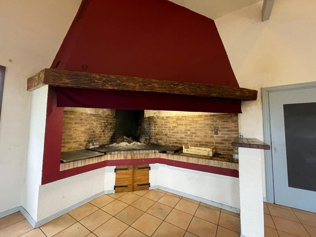 Bâtiment commercial sur 5642 m² de terrain