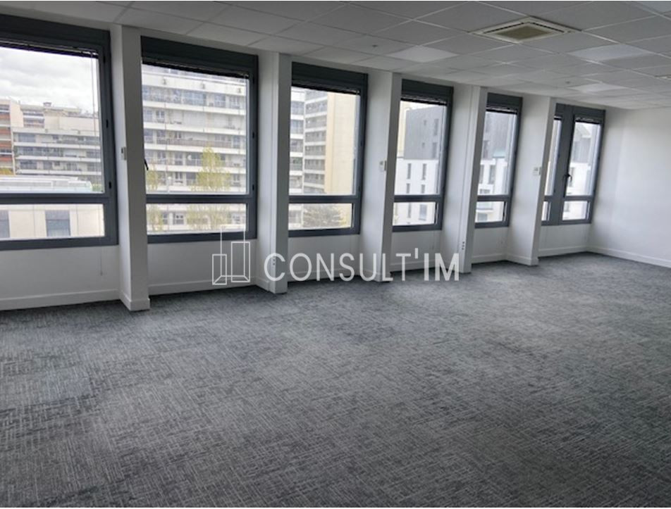 A louer, surface de bureaux de 832 m² divisibles à partir de 158 m²
